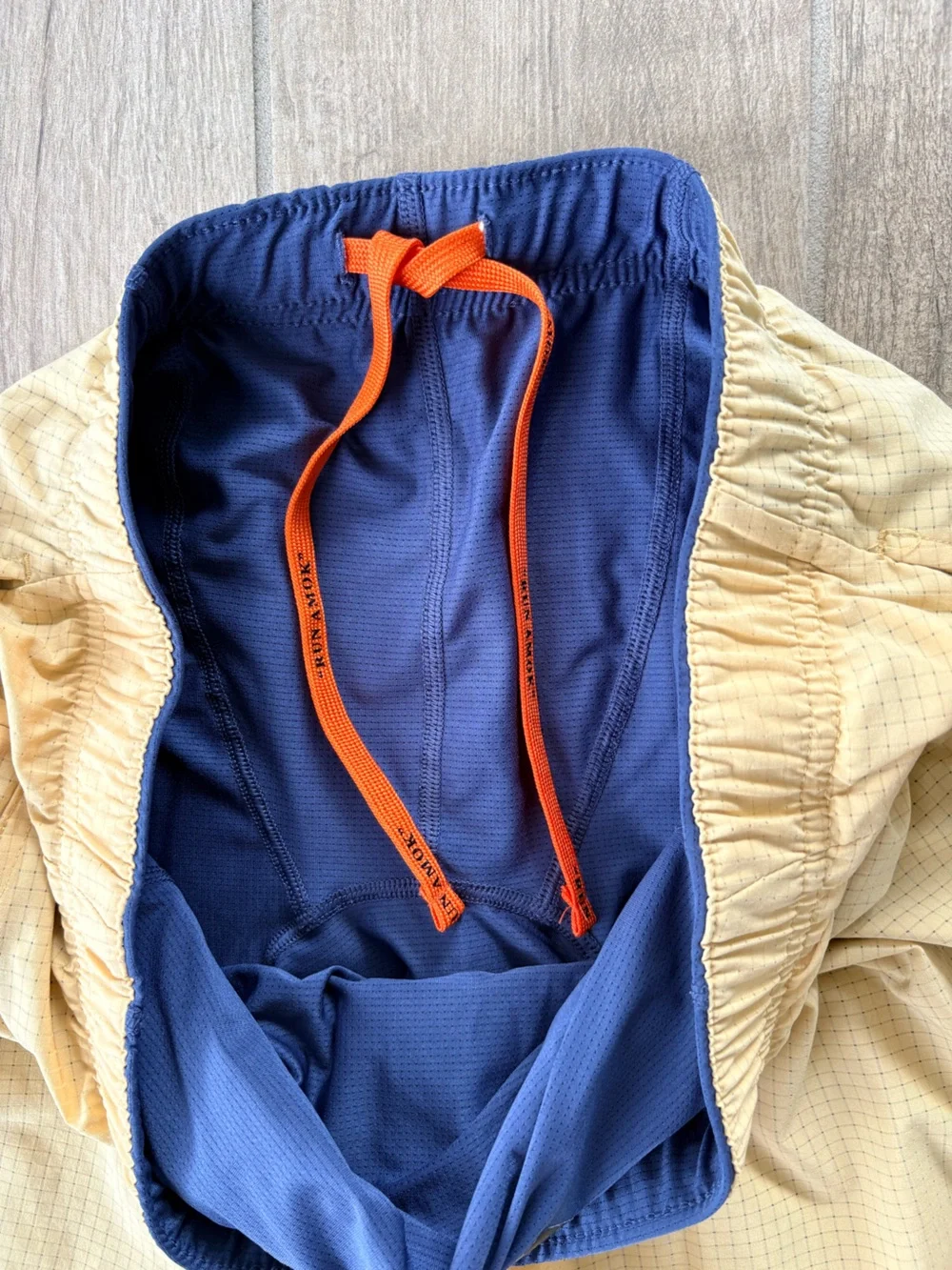 Roark Men’s Bommer Run Amok 3.5” Yellow/Navy Shorts Size Large